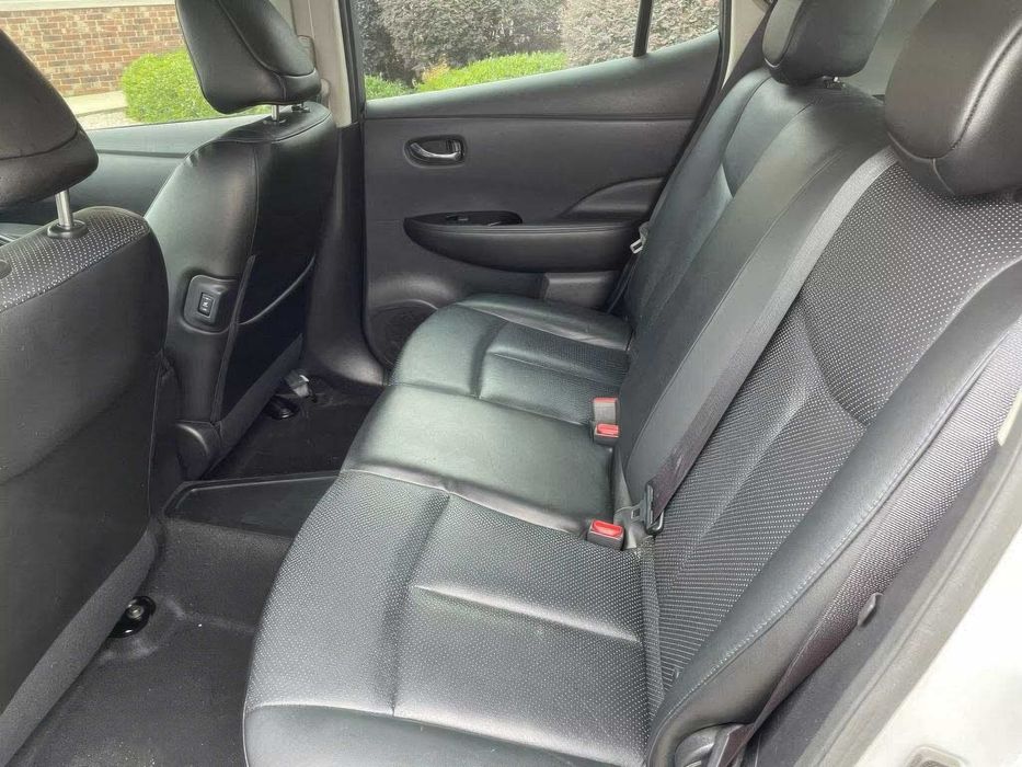 Nissan LEAF SL      2015