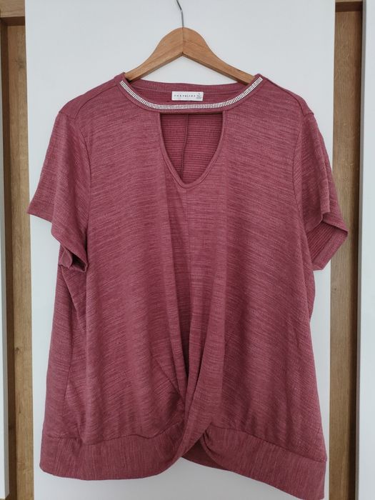 Nowa zakrywająca brzuch bluzka 44