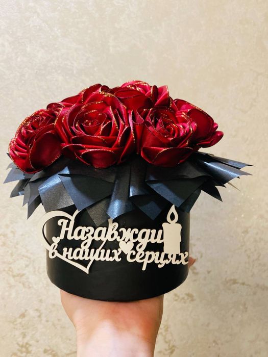 Штучні квіти на поминальні дні