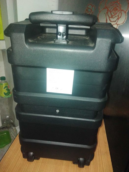 Głośnik bezprzewodowy na Bluetooth do karaoke w bardzo dobrym stanie.