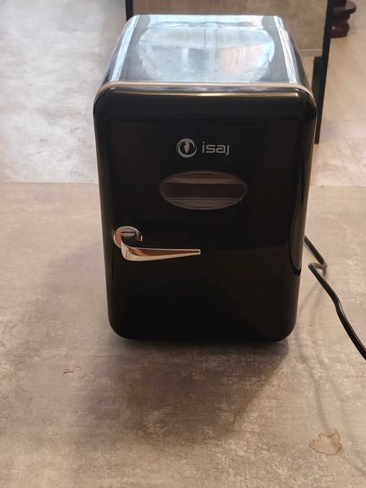 Mini lodówka, isaj