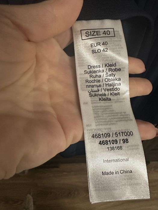 Sukienka  koronkowa plisowana