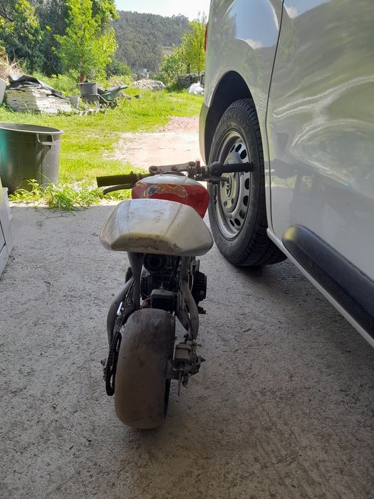 Mota para criança a gasolina.