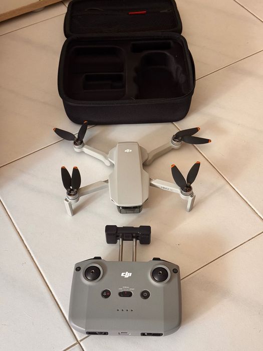 DJI Mini 2 SE Fly More Combo – Como Novo | Menos de 1h de voo | Muitos extras