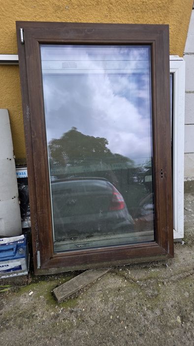 Okno pcv orzech 890 x 1450