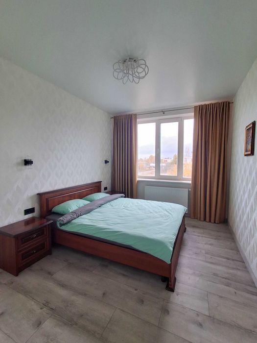 Будинок з сольовою лазнею на березі озера, зимова рибалка.