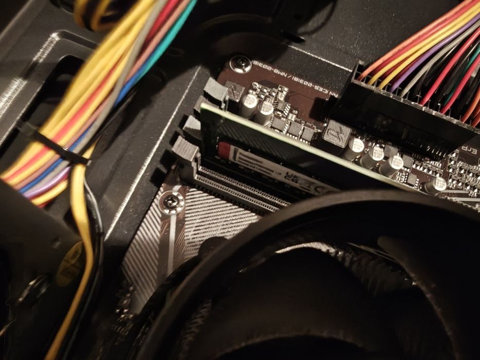 Komputer NTT ZKO-R3A520-EU24 R3 4300G 16GB RAM 1TB Dysk SSD Win11