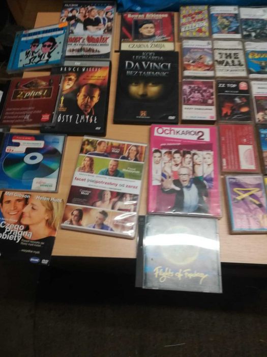 Kasety z filmami oraz muzyczne