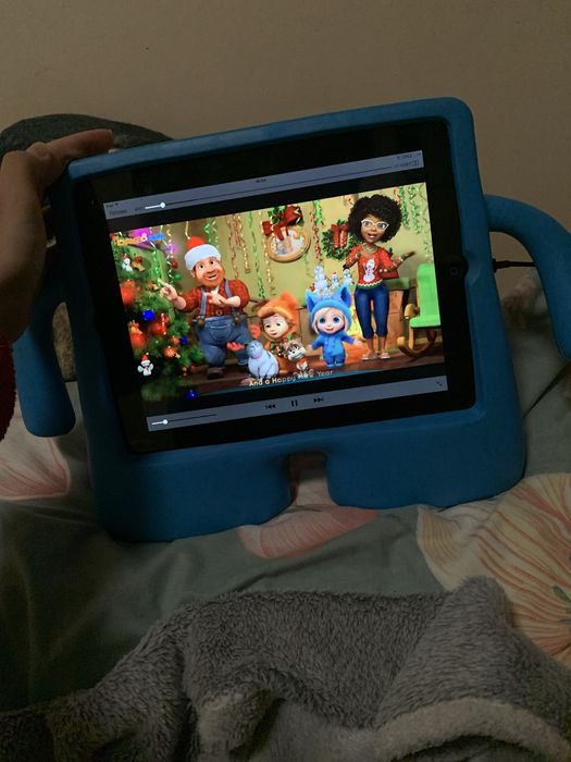 iPad планшет 4 Wi-Fi + SIM 32GB — чудовий стан + чохол у подарунок!