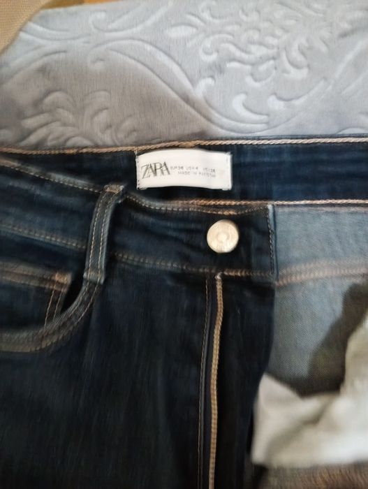 Calças em ganga azul