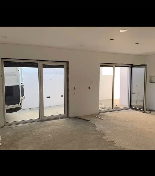 Caixilharia PvC ou alumínio por medida