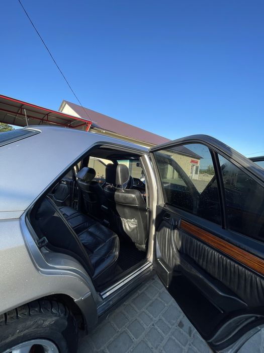 Мерс хорошому стані  їде добре кого цікавить все номер є…