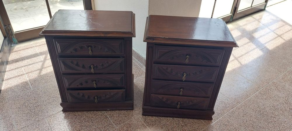 Vendo 2 mesas cabeceiras em mogno