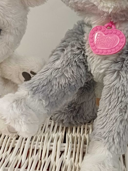 FurReal Hasbro miś polarny dźwięki oraz kotek Bootsie gratis
