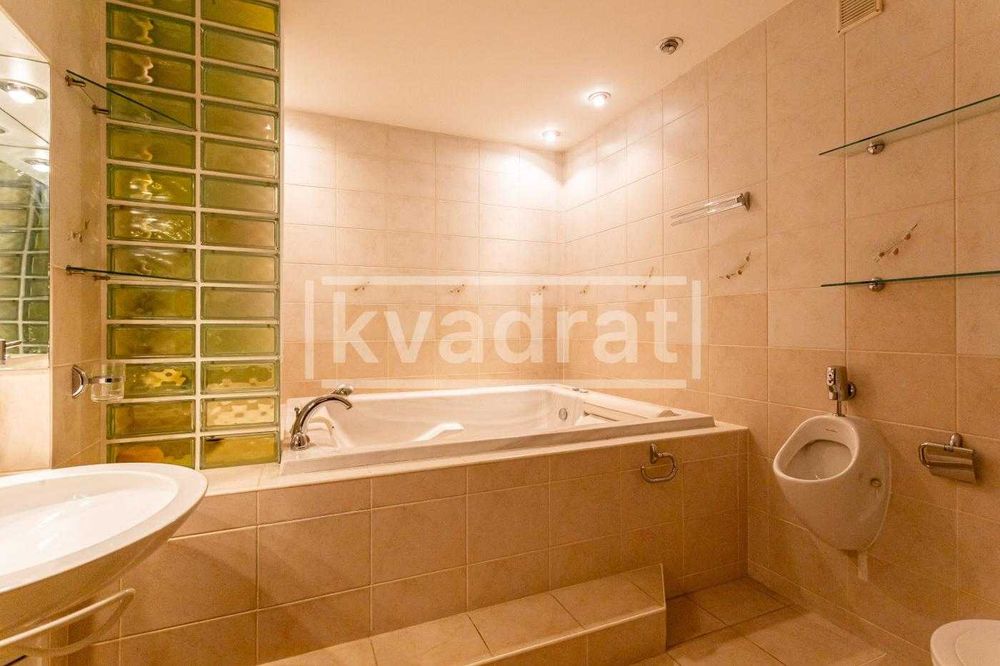 ТЕРМІНОВО ! Без комісії ВАМ % Продаж 3к квартири 120м2 вулиця Хрещатик 4 Шевченківський район центр міста Київ СВІТЛО НЕ ВИМИКАЮТЬ ТРЬОХСТОРОННІЙ ВИД