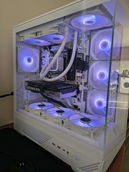 Custom Ryzen 7800X3D + RTX5070