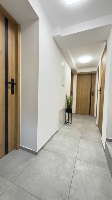 Nowy bezczynszowy pokój z dostępem do kuchni łazienki ogrodu + parking
