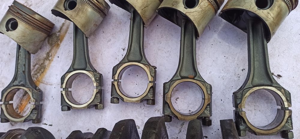 Колінвал, колінчастий вал Ауді 100 5 циліндрів.