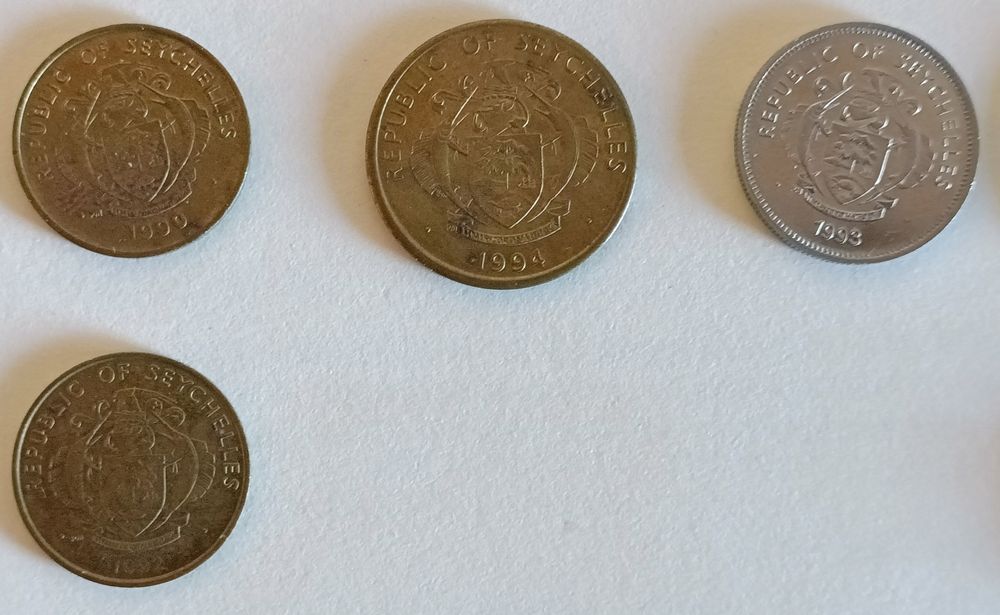 Moedas de República das Seychelles. SR: Seychelles Rupees