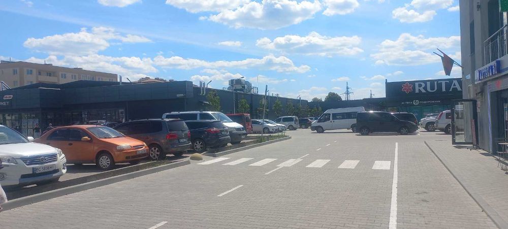 Оренда фасадного приміщення у новому ТЦ RUTA, біля АТБ, Жовква