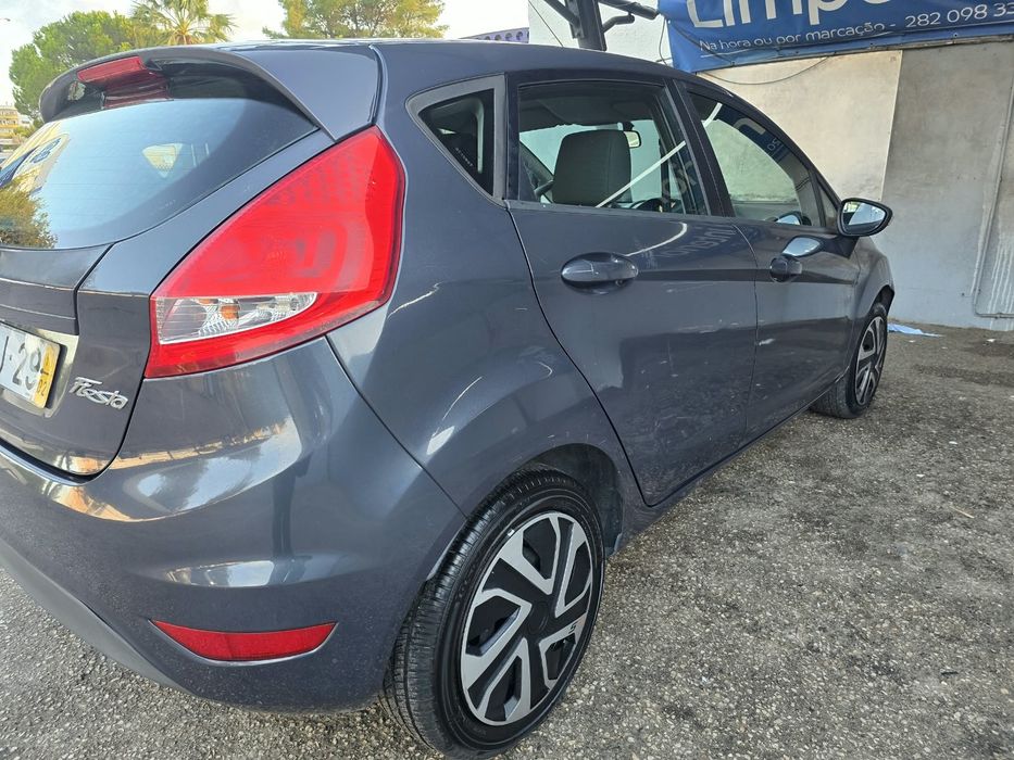 Vendo Ford Fiesta