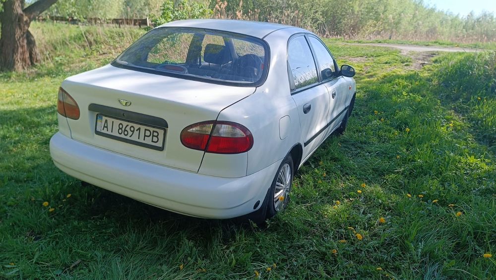 Deo Sens автомобіль білий