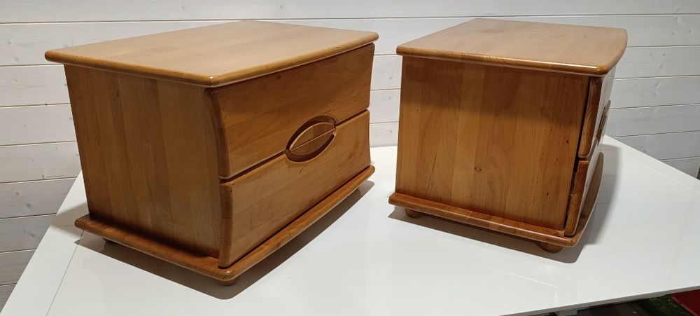 Szafki nocne z litego drewna.