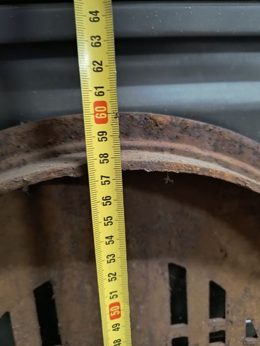 Stare żeliwne drzwiczki do pieca