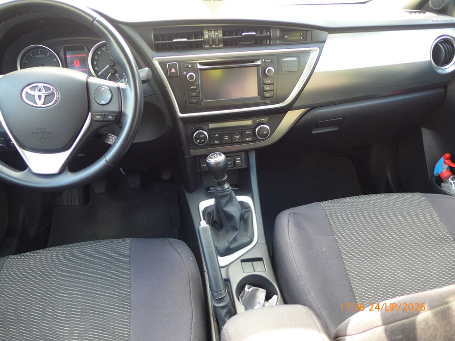 Toyota Auris 1,6 132 KM