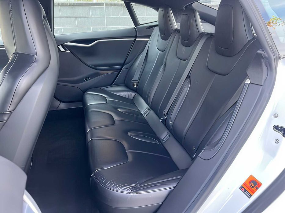 Tesla Model S      2016