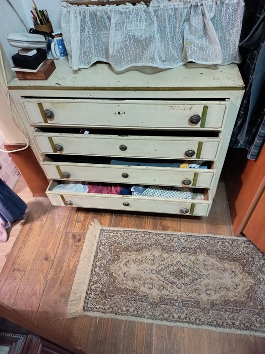 Cómoda branca usada