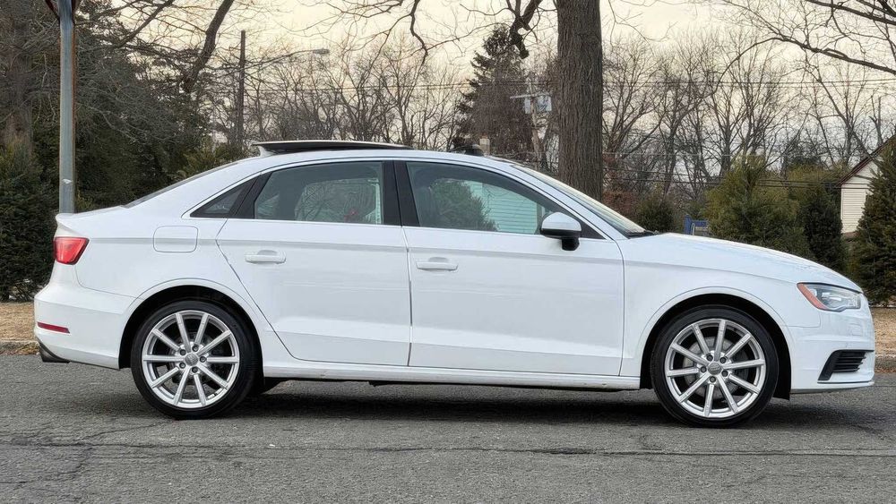 AUDI A3      2015