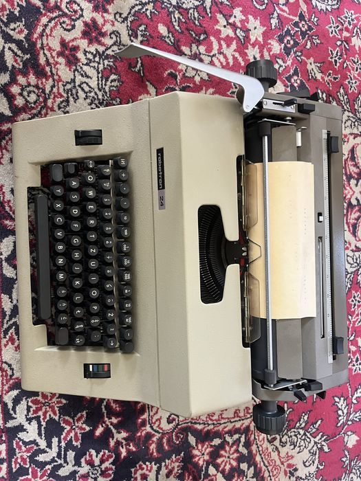 Maszyna do pisania Predom Łucznik 1313 PRL w walizce  24