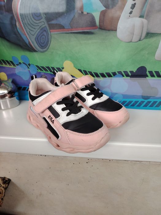 Кроссовки для девочки