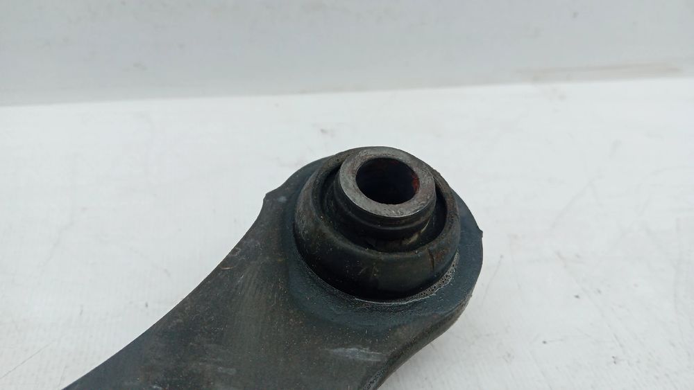 Braço de suspensão trás esquerdo TOYOTA Avensis Wagon (_T27_)