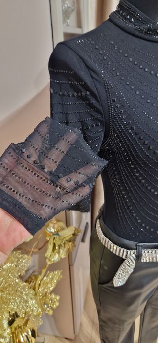 Body z siateczki i czarne kamyki