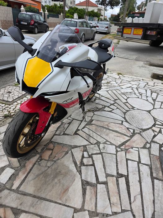 Mota yamaha r1 60 anos