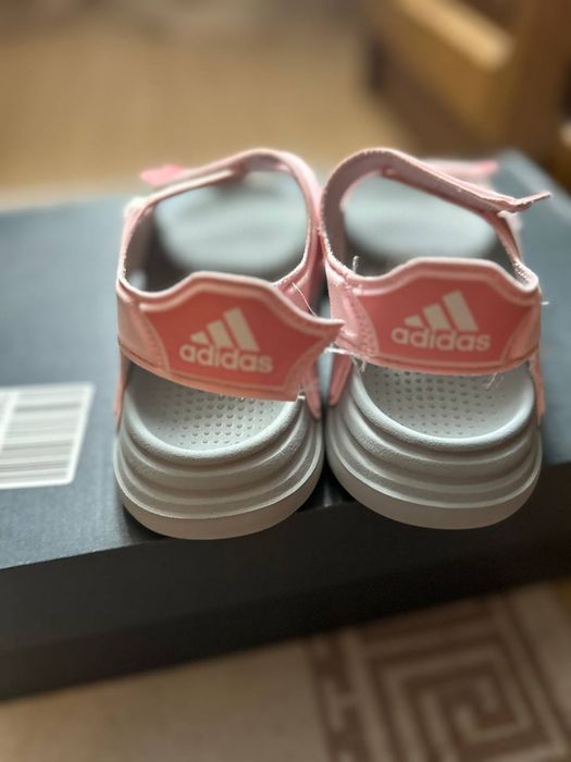 Adidas сандалі для дівчинки