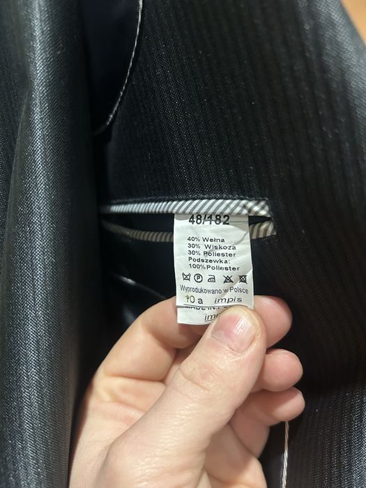 Garnitur z kamizelką i spodniami.