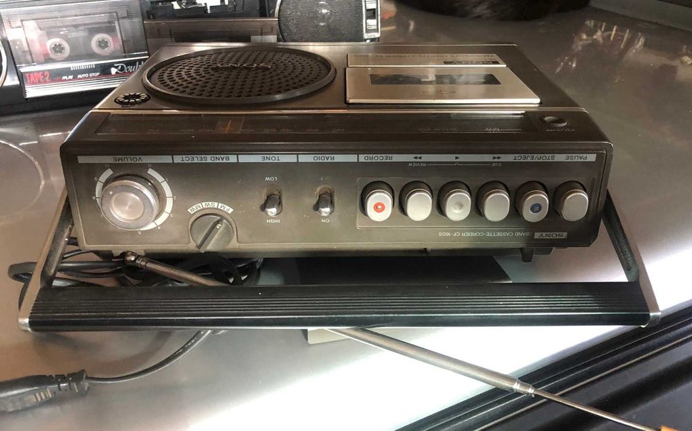 Магнітола Sony CF-160S. SHARP wq261