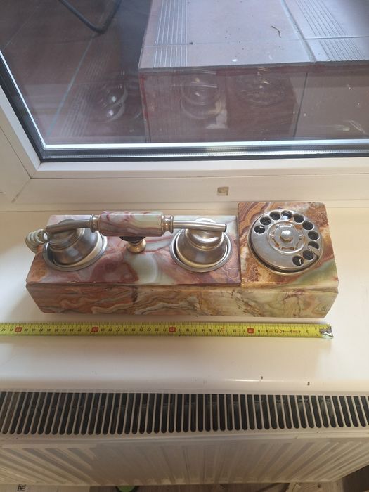 Telefon zabytkowy włoski z kamienia