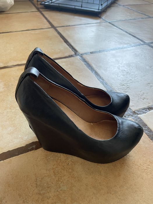 Sapatos de cunha da Aldo em cabedal