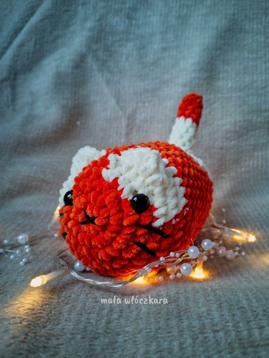 Rudy kot na szydełku - maskotka