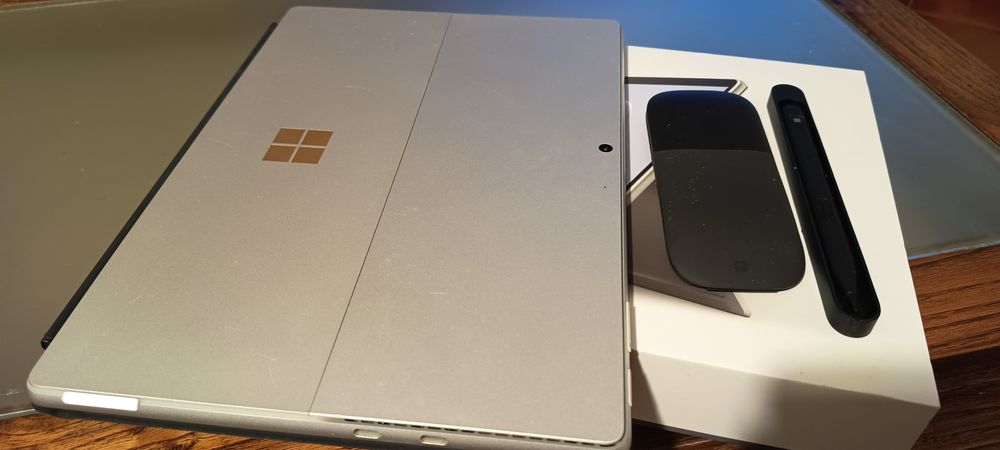 Microsoft surface pro 9 em estado impecável.