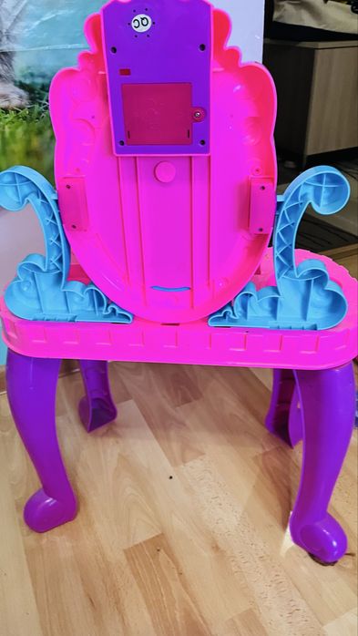 Дитячий косметичний столик, трюмо