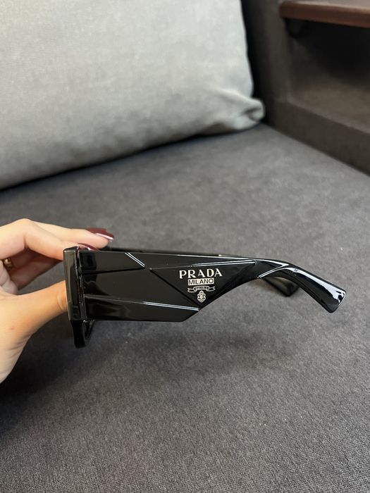 Сонцезахисні окуляри Prada