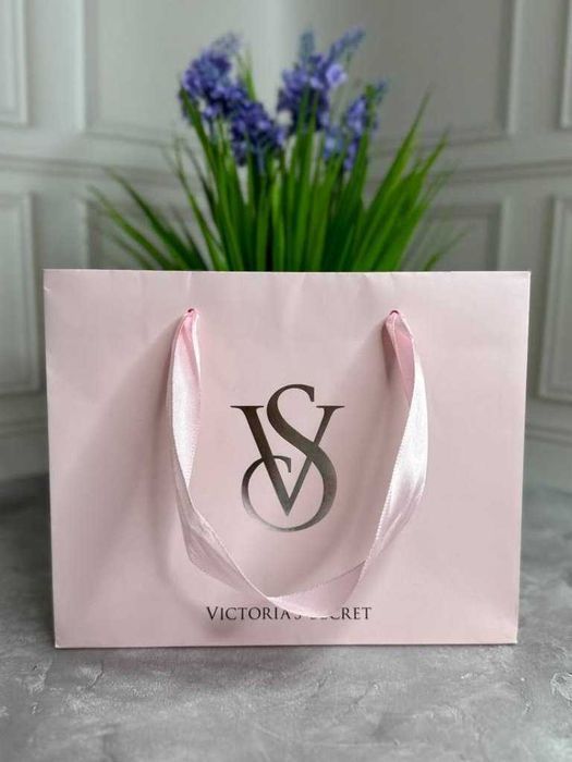 Жіночі стрінги Victoria's Secret. Женские трусики
