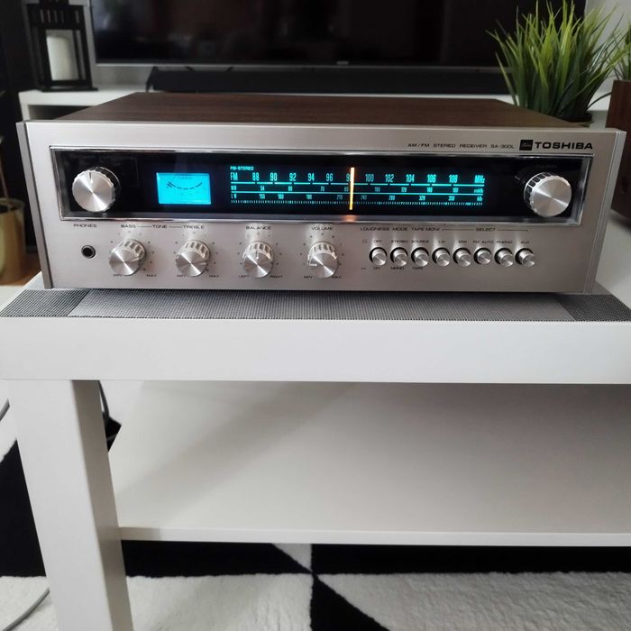 Amplituner Toshiba SA-300L piękny stan. Bardzo ładne gra.