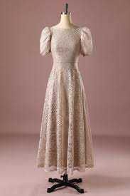 Vestido de cerimónia de cor champanhe com renda