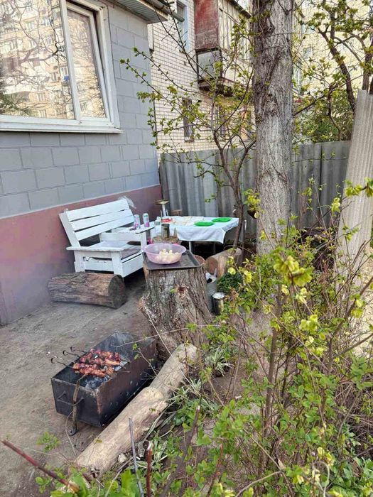 По суточно сдается квартира,Корабельный  район,отдельный вход.